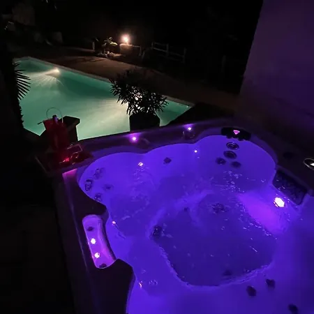 Au Calme Avec Privatif Gratuit Sud Aveyron Les Palmiers Des Causses