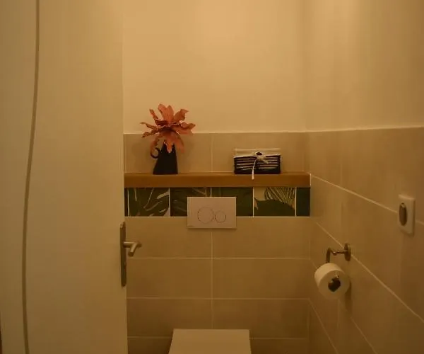 Au Calme Avec Privatif Gratuit Sud Aveyron Les Palmiers Des Causses