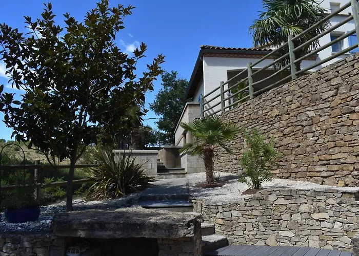 ベッド・アンド・ブレックファスト Au Calme Avec Privatif Gratuit Sud Aveyron Les Palmiers Des Causses Saint-Rome-de-Tarn