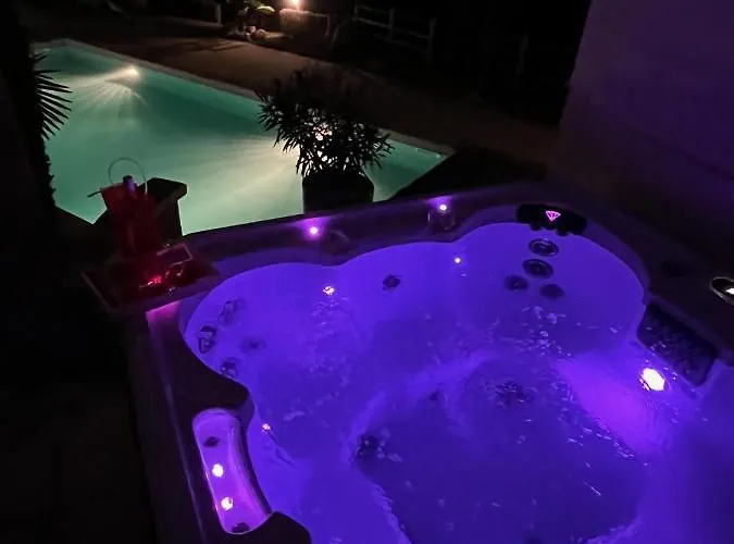 Au Calme Avec Privatif Gratuit Sud Aveyron Les Palmiers Des Causses