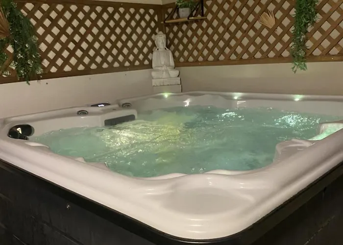 Au Calme Avec Privatif Gratuit Sud Aveyron Les Palmiers Des Causses 3*